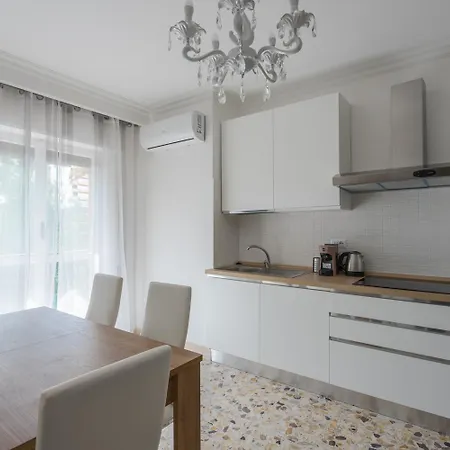 Rebecca Apartment *